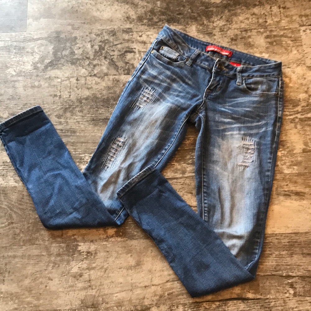 ❌❌SOLD❌❌Distressed Jeans - Picture 2 of 6